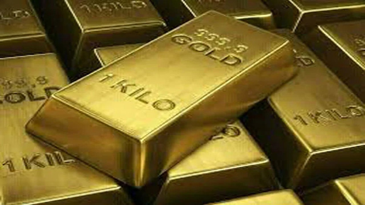 Gold-Price-in-Pakistan-Falls-By-Rs-10700-Per-Tola