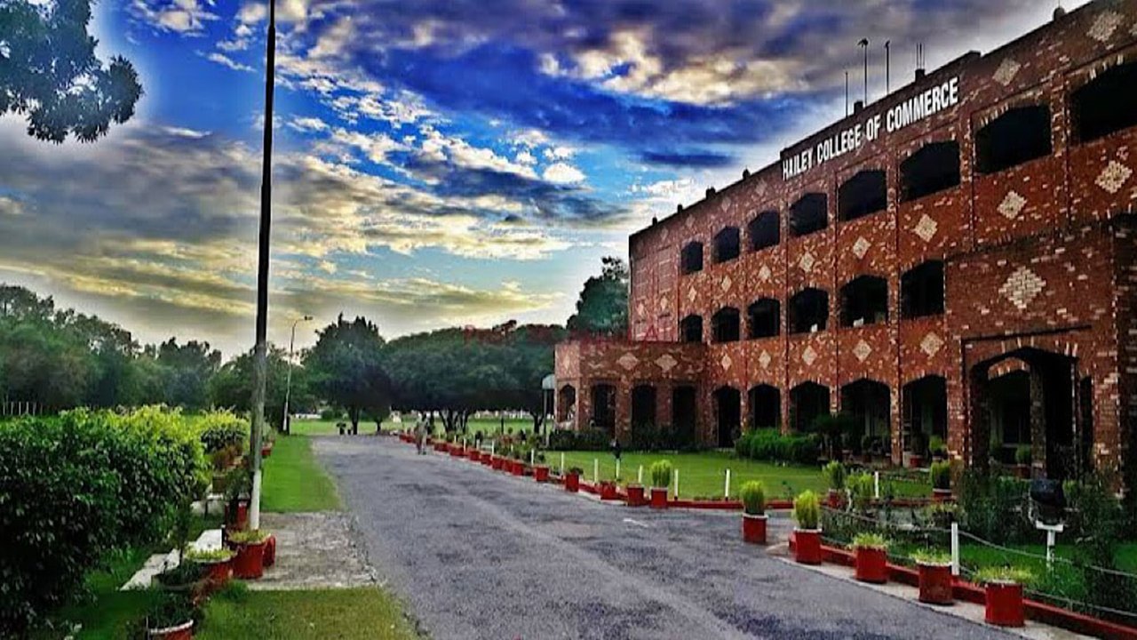 Punjab Plans to Transfer 76 Commerce Colleges to Public Universities